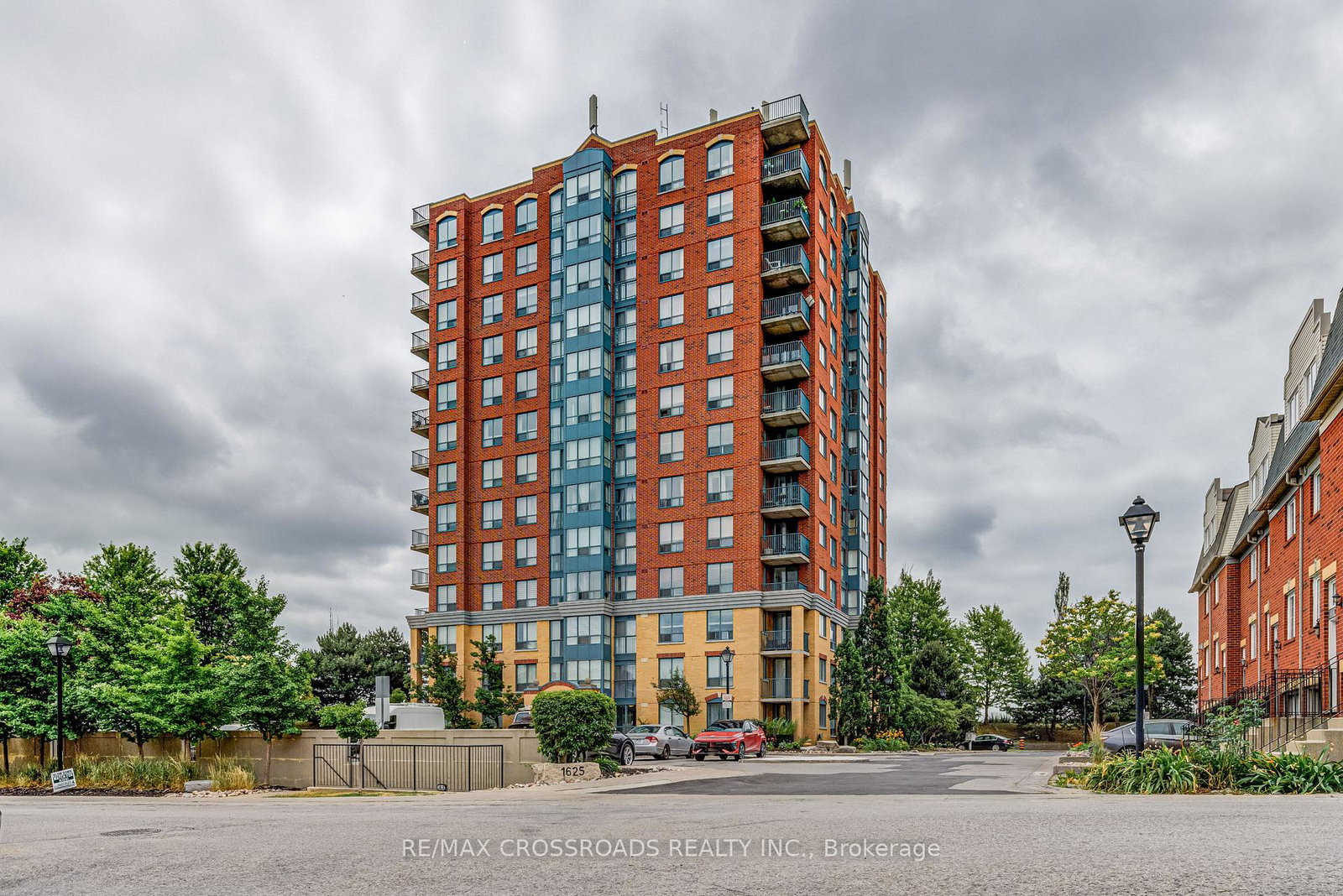 1625-parkway-pickering-ontario-e12410717