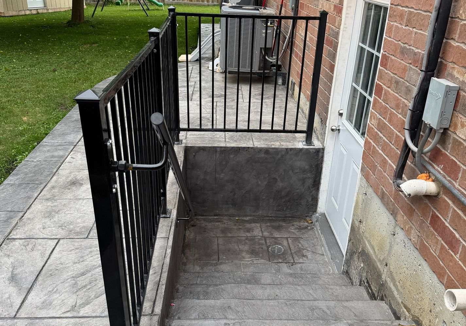 33-decourcy-ireland-circle-ajax-ontario-e12417744