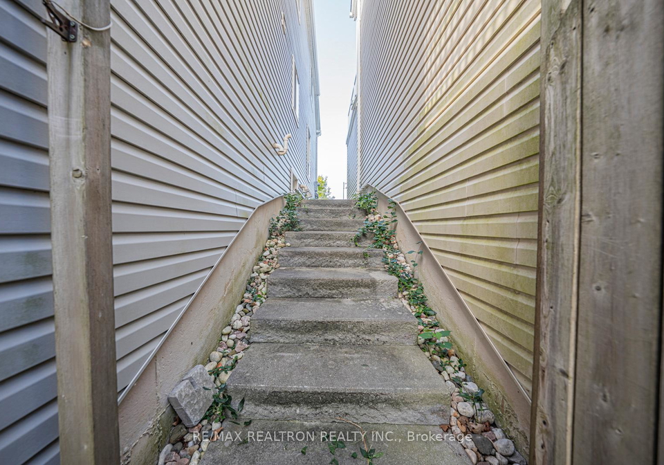 44-moynahan-crescent-ajax-ontario-e12417933