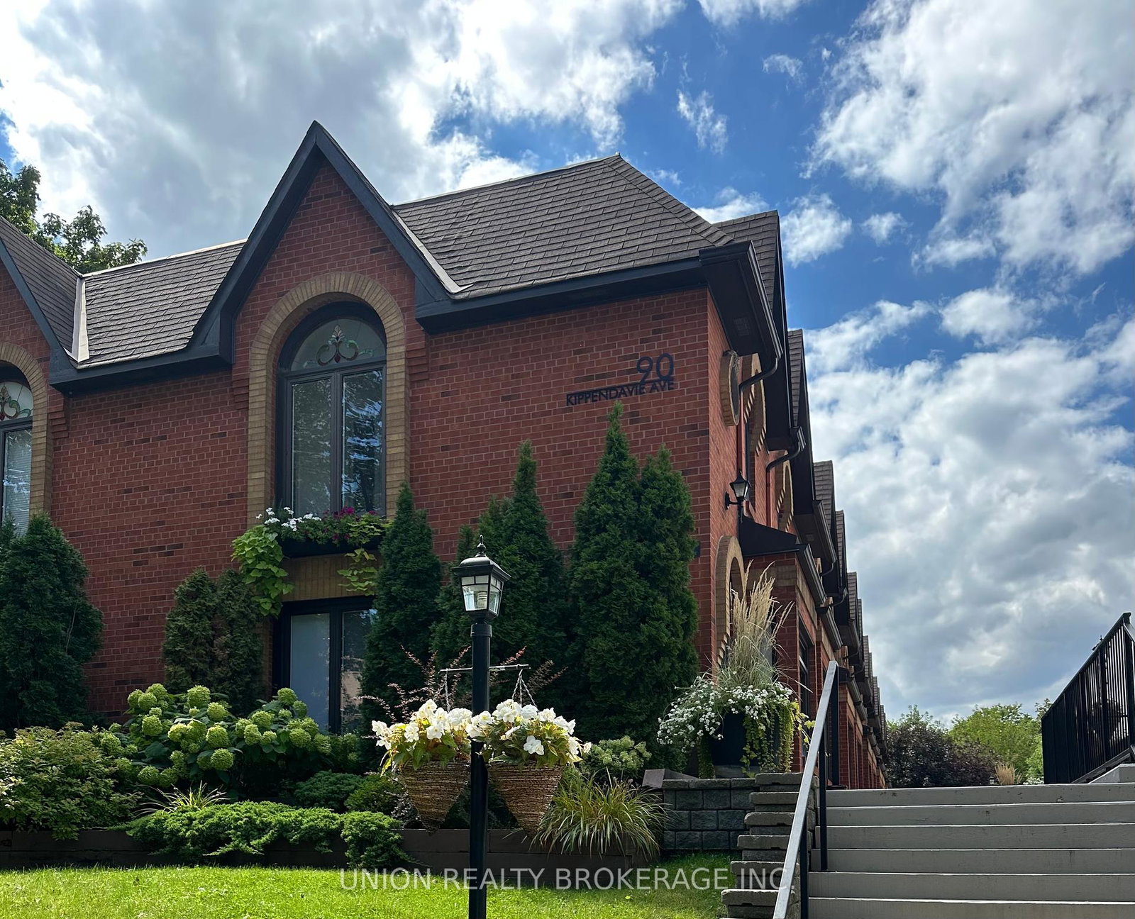 90-kippendavie-avenue-toronto-ontario-e12421342