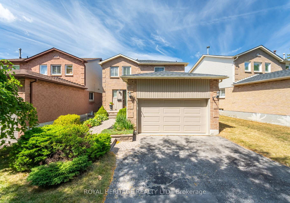 6-field-crescent-ajax-ontario-e12422467