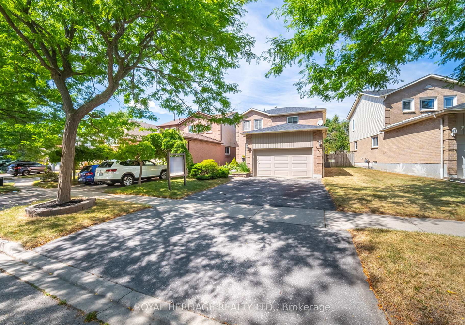 6-field-crescent-ajax-ontario-e12422467
