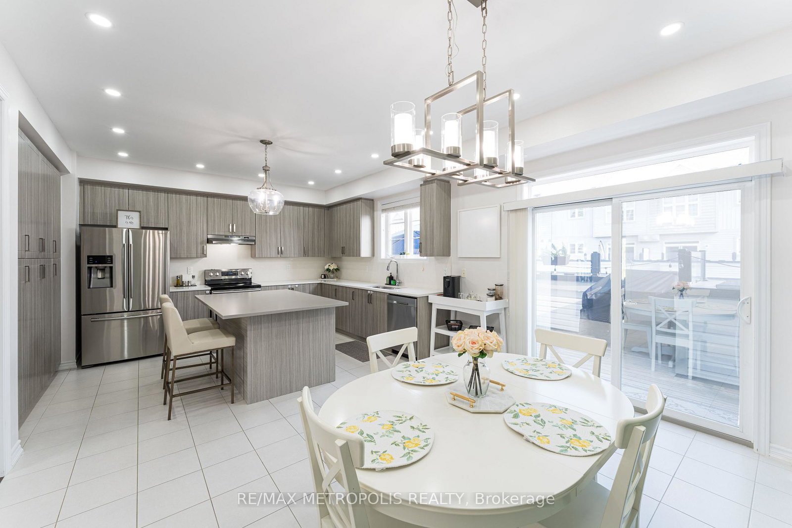 6-cornerside-way-whitby-ontario-e12422607