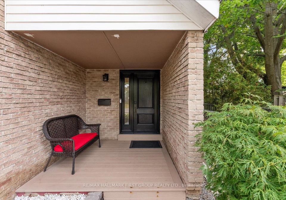 1587-geta-circle-pickering-ontario-e12423510