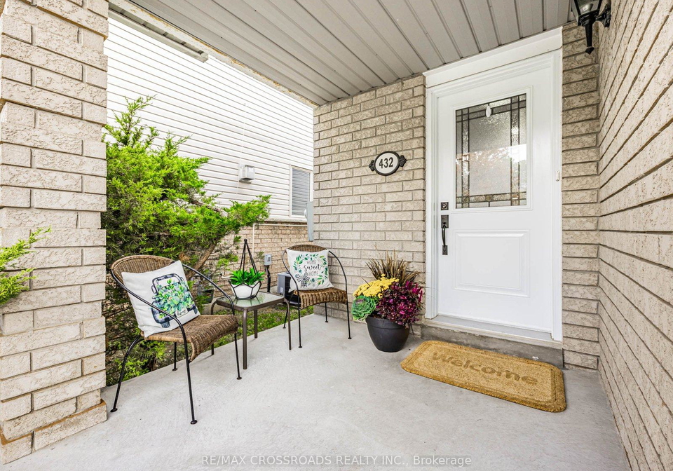 432-sparrow-circle-pickering-ontario-e12425301