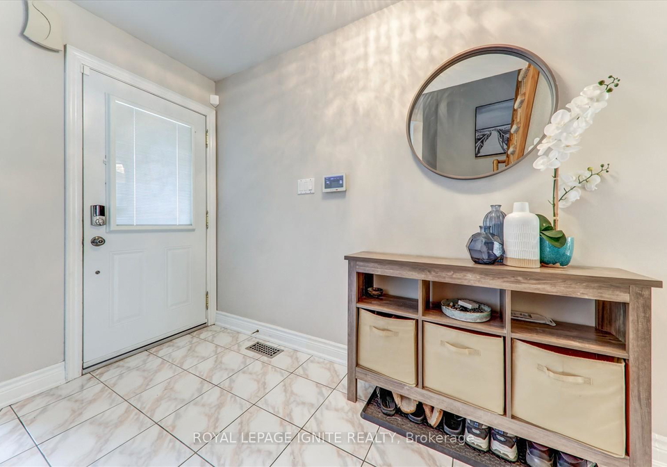 11-magnum-way-scarborough-ontario-e12426412