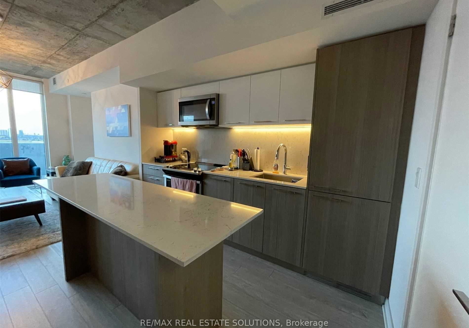 15-baseball-place-toronto-ontario-e12427148
