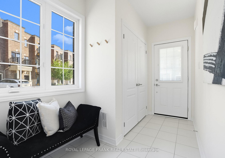 26-ferris-square-clarington-ontario-e12428809