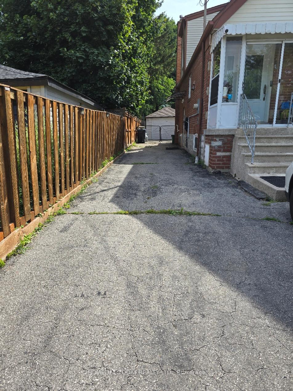 1001-pharmacy-avenue-scarborough-ontario-e12429533