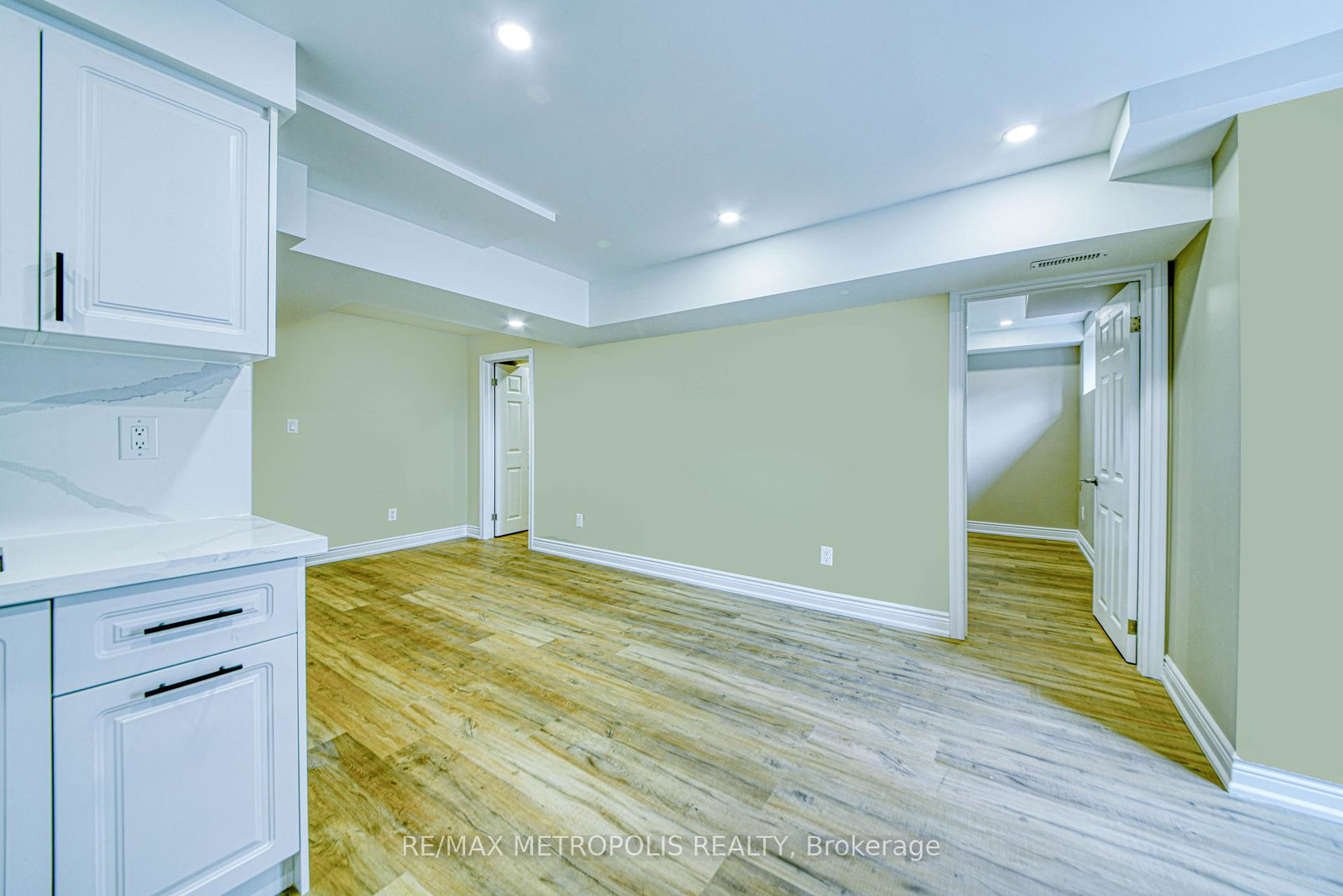 1201-chateau-court-pickering-ontario-e12430018