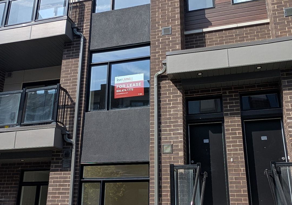 1695-dersan-street-pickering-ontario-e12431176