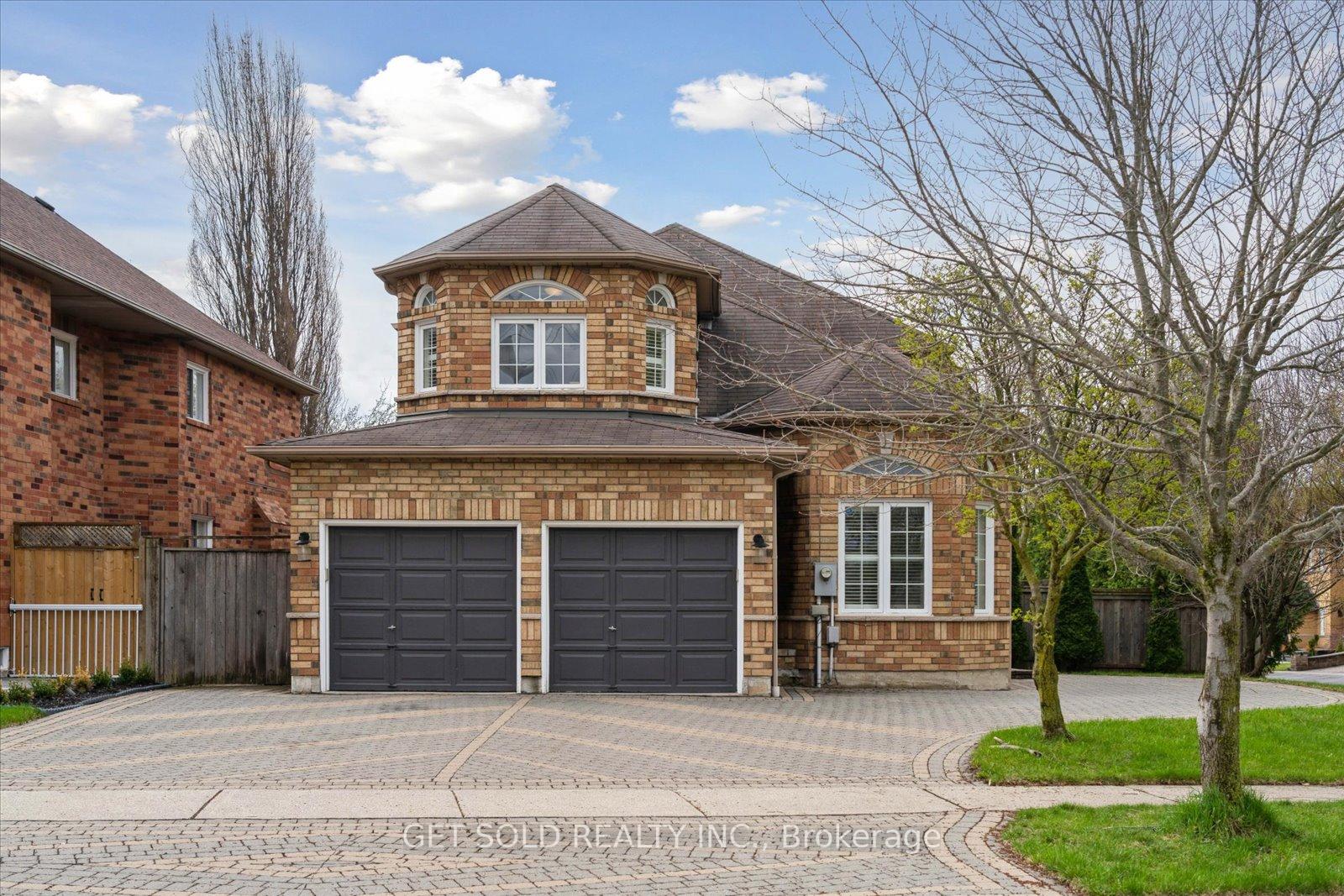 1-mckie-court-ajax-ontario-e12432570