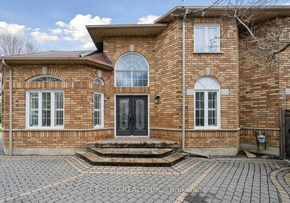1-mckie-court-ajax-ontario-e12432570