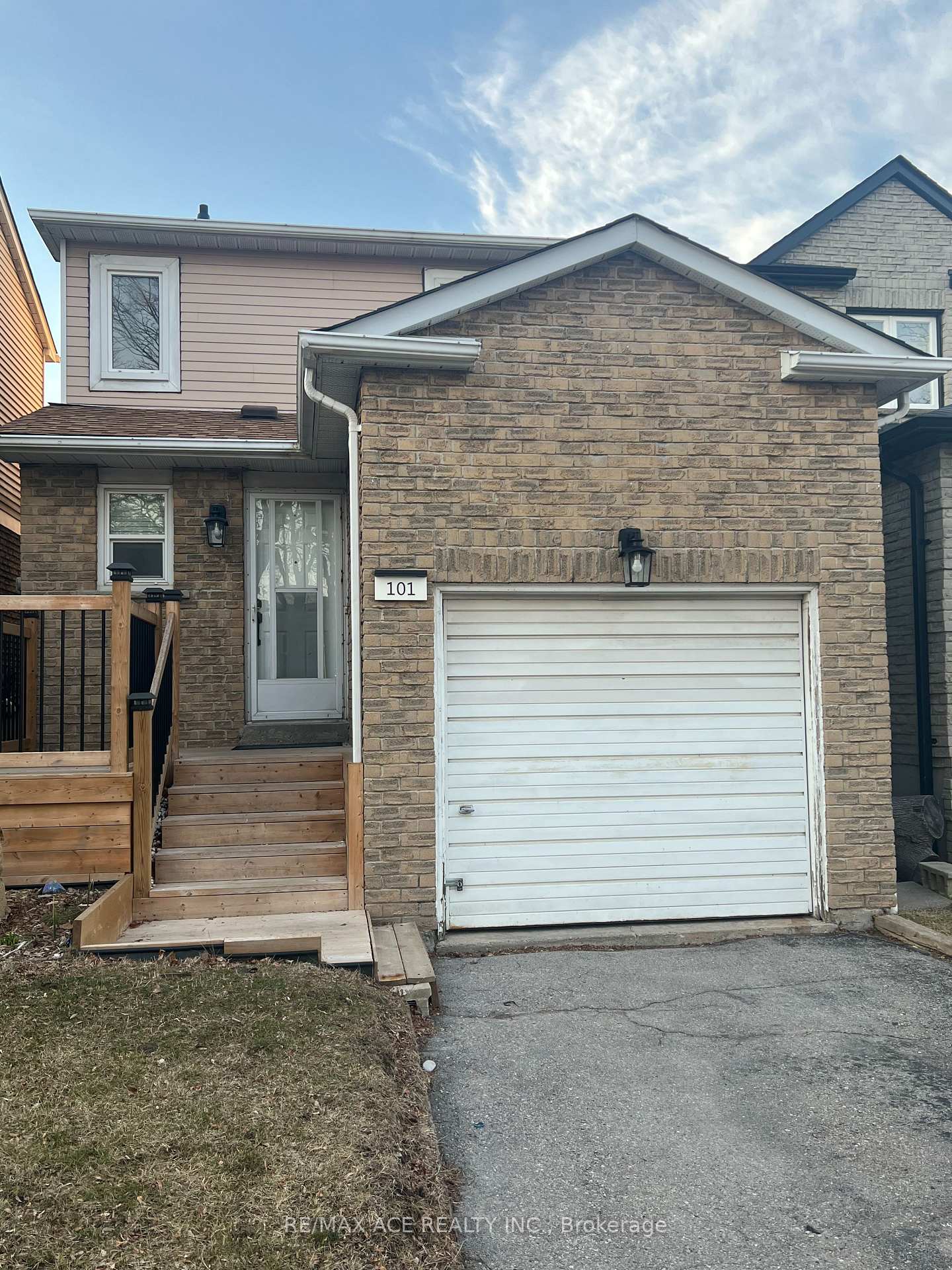 101-greenfield-crescent-whitby-ontario-e12434458