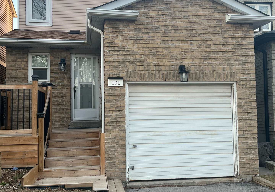 101-greenfield-crescent-whitby-ontario-e12434458
