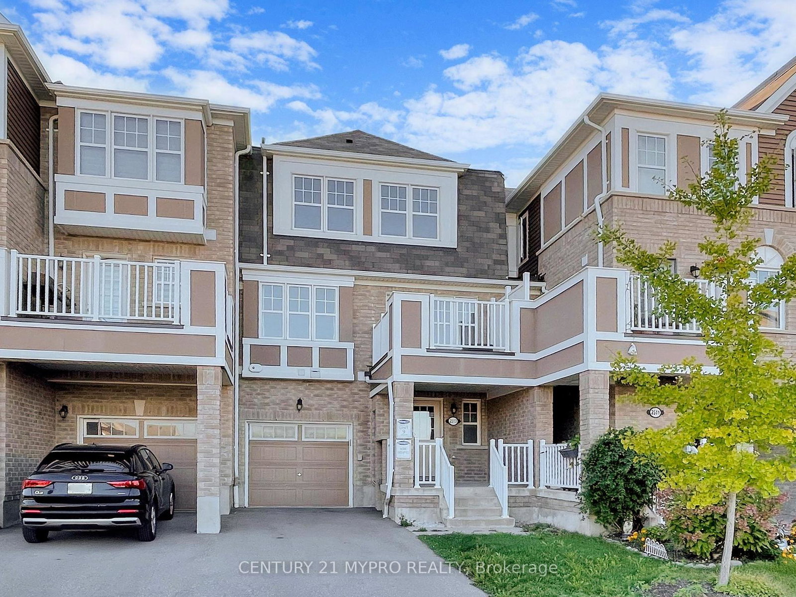 2513-fall-harvest-crescent-pickering-ontario-e12434877