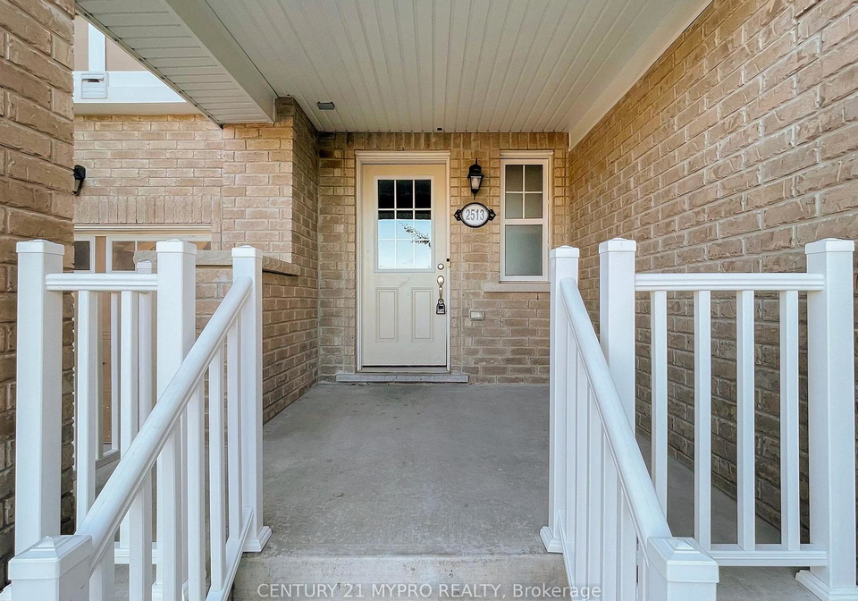 2513-fall-harvest-crescent-pickering-ontario-e12434877