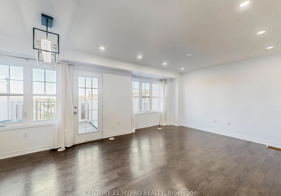 2513-fall-harvest-crescent-pickering-ontario-e12434877