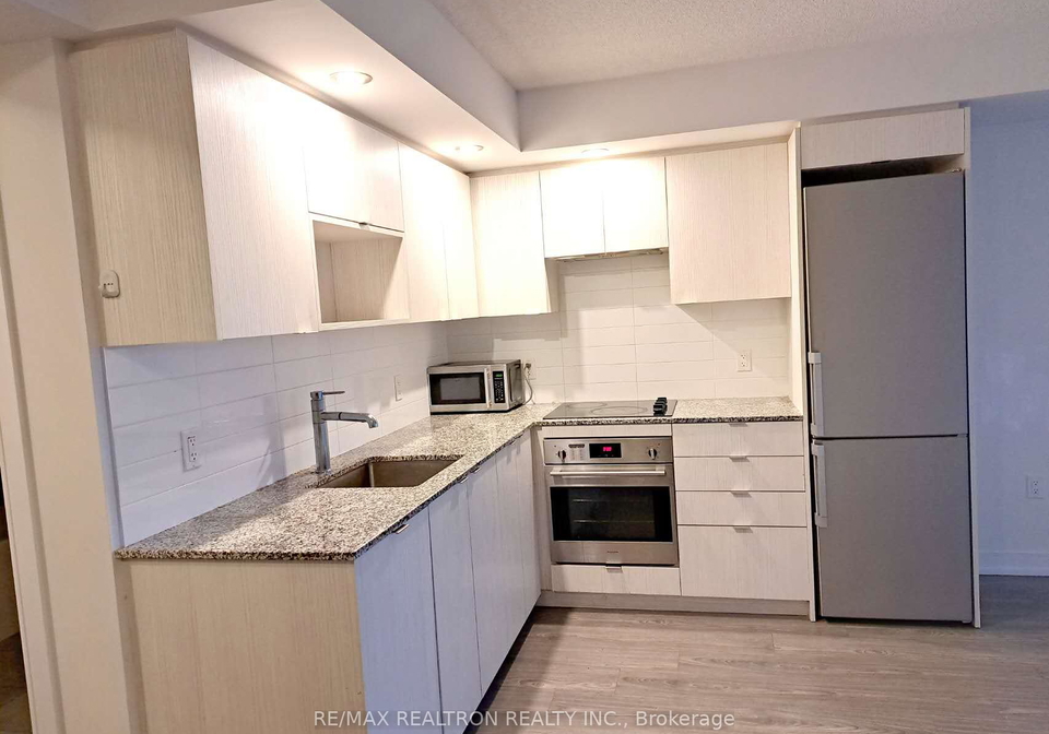 225-village-green-square-scarborough-ontario-e12435228