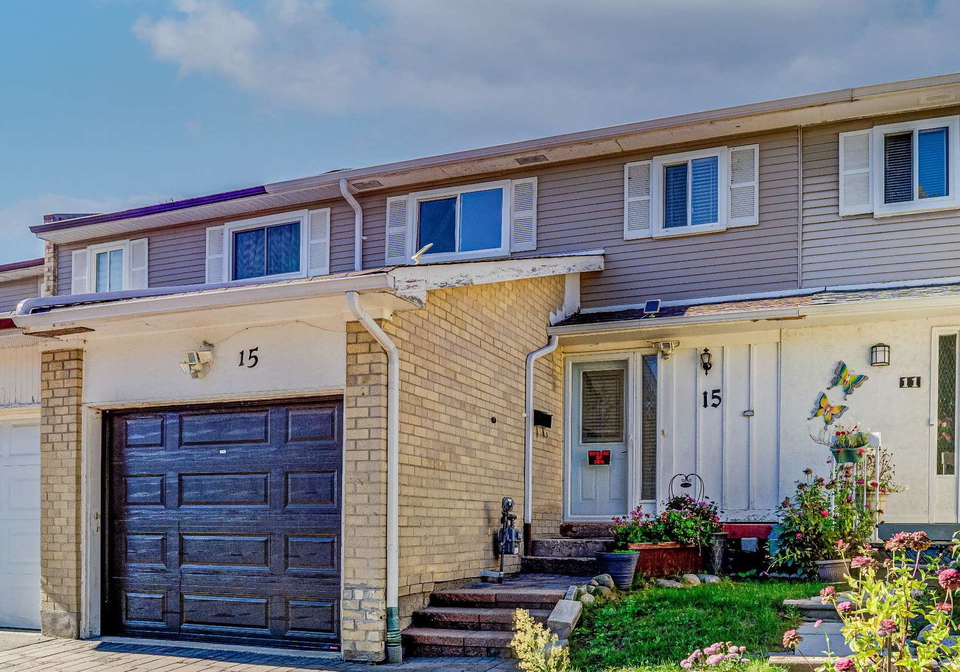 15-lowry-square-scarborough-ontario-e12435817