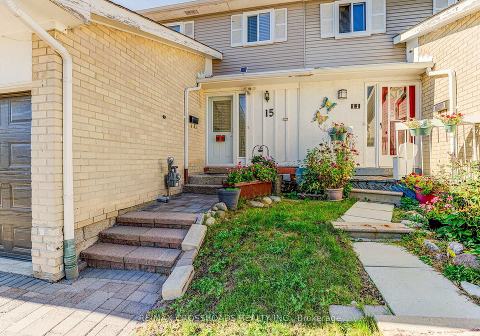 15-lowry-square-scarborough-ontario-e12435817