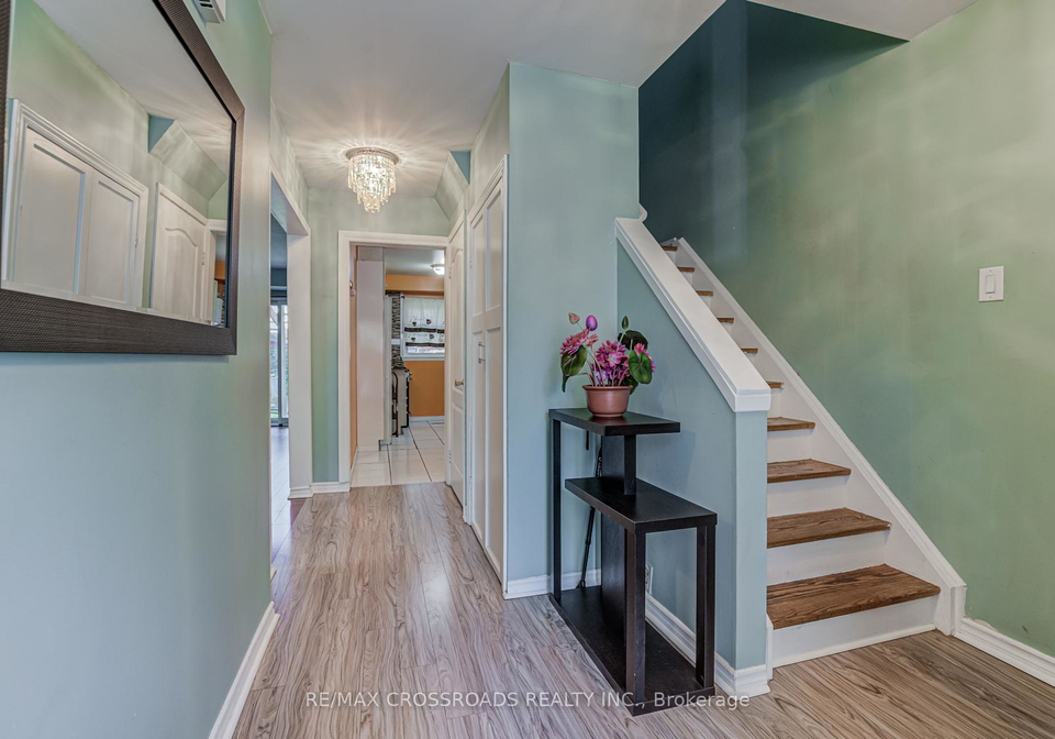 15-lowry-square-scarborough-ontario-e12435817