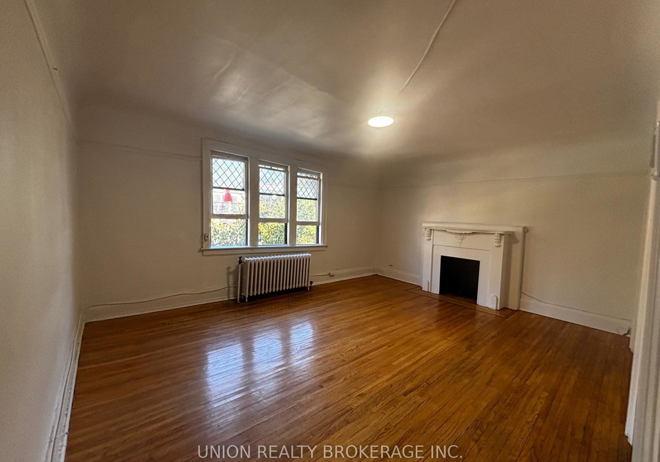 2393-queen-street-e-toronto-ontario-e12436797