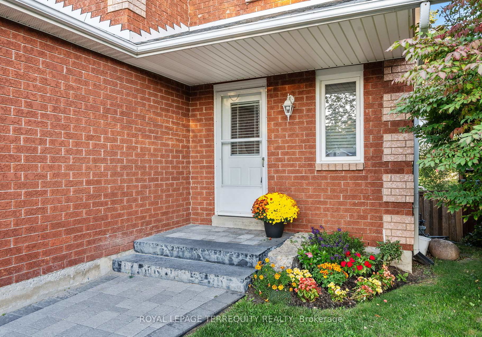 43-champine-square-clarington-ontario-e12437926