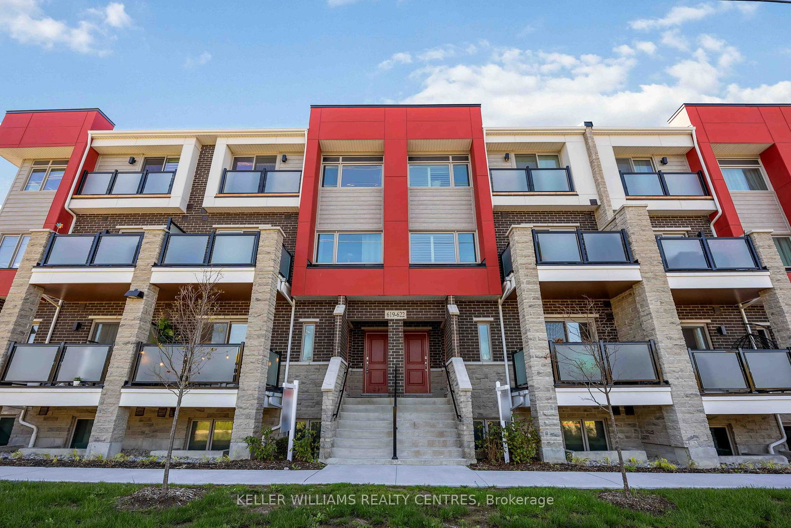 1034-reflection-place-pickering-ontario-e12438340