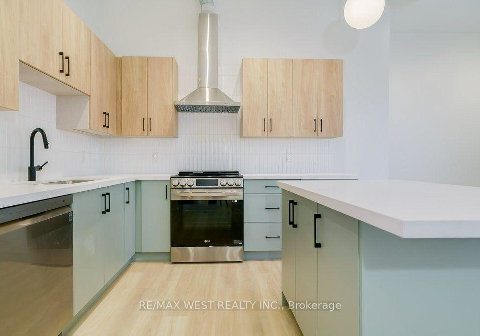 2083-danforth-avenue-toronto-ontario-e12438485