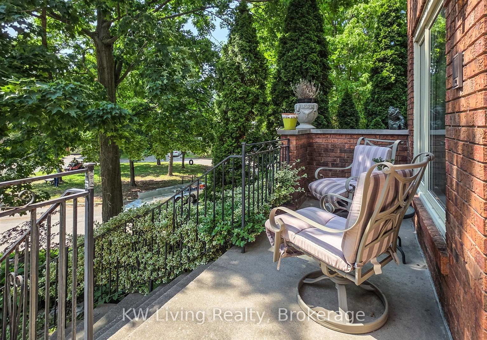 17-woodvale-crescent-east-york-ontario-e12438684