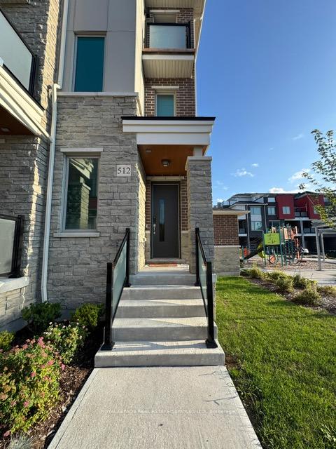 1034-reflection-place-pickering-ontario-e12438724