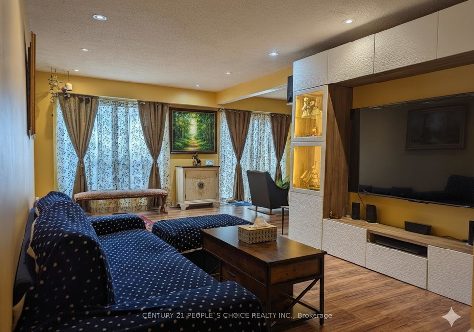 128-greenwich-square-scarborough-ontario-e12439429