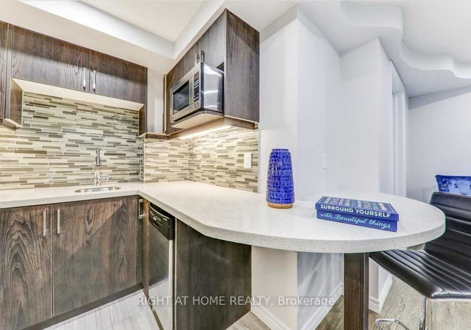 8-eaton-park-lane-scarborough-ontario-e12439481