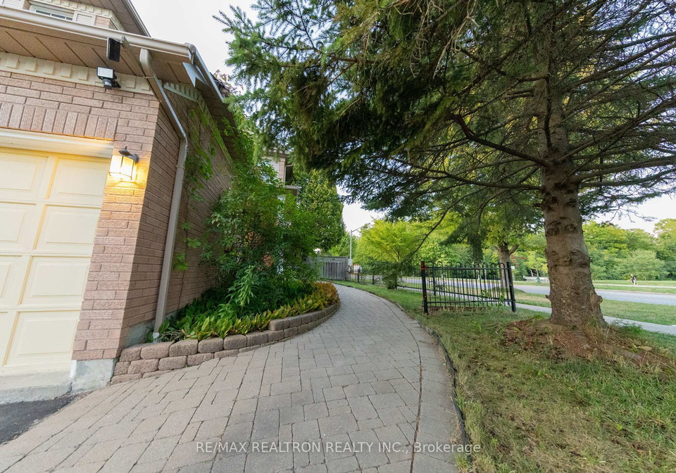 2-randolph-avenue-whitby-ontario-e12440098