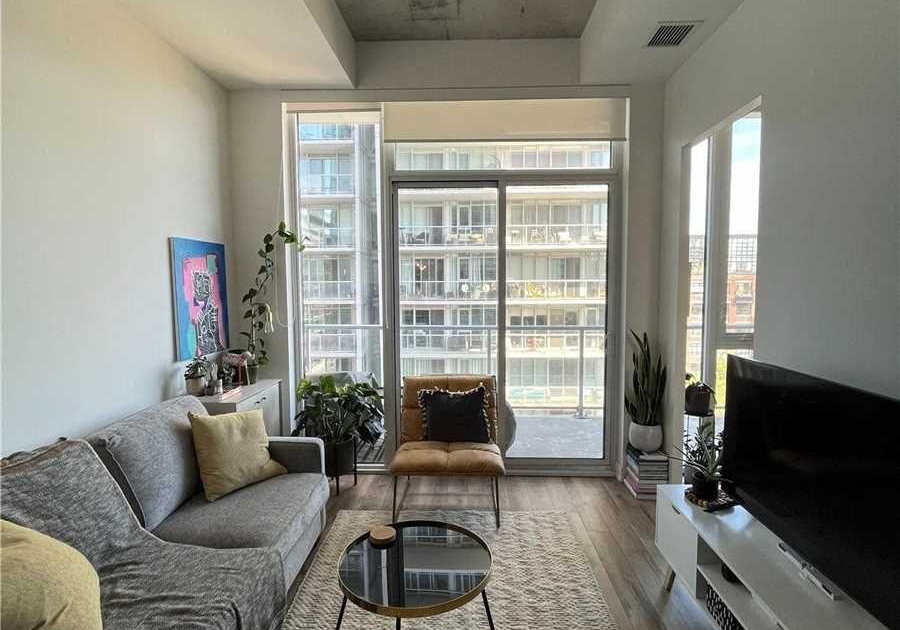 15-baseball-place-toronto-ontario-e12444036
