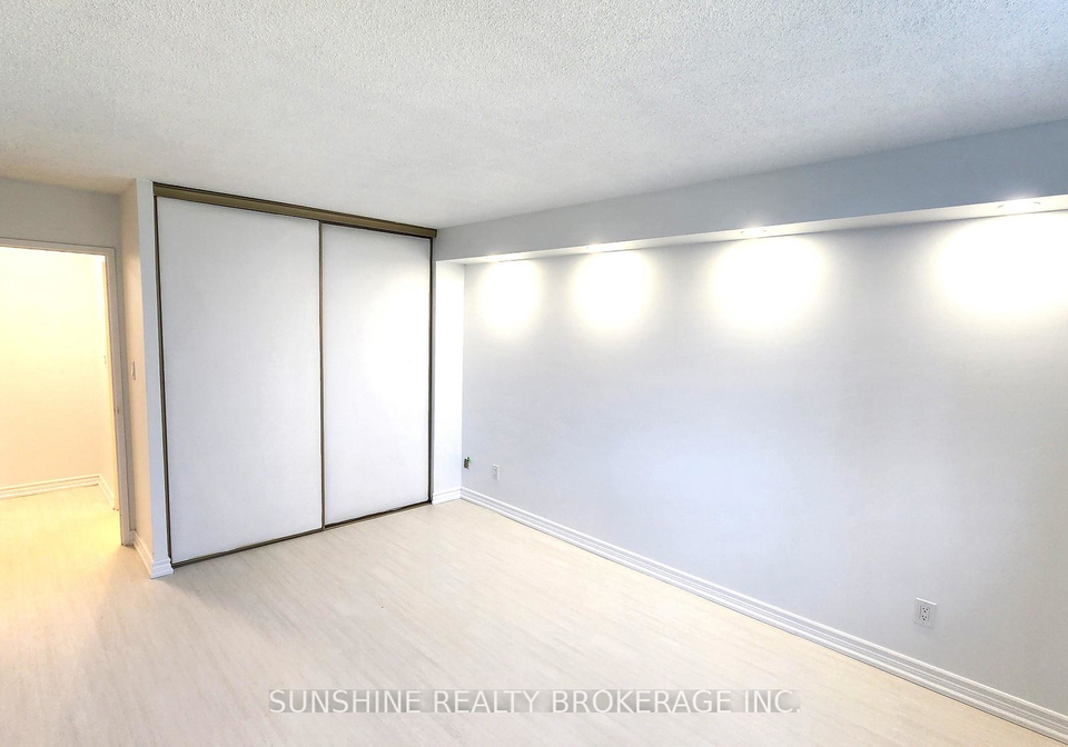 25-bamburgh-circle-scarborough-ontario-e12444826