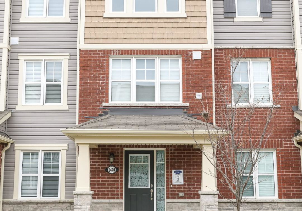 2440-fall-harvest-crescent-pickering-ontario-e12446043