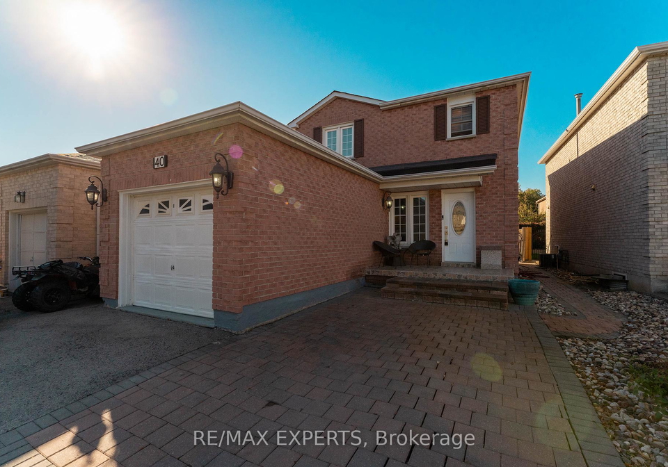 40-large-crescent-ajax-ontario-e12446312
