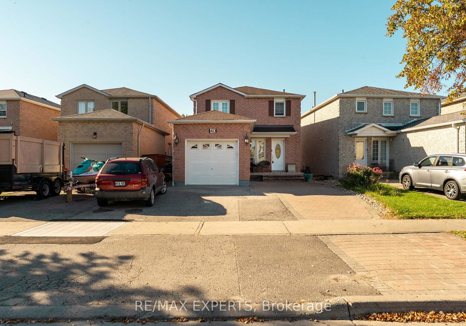 40-large-crescent-ajax-ontario-e12446312