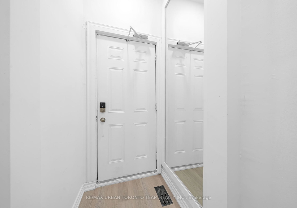 880-dundas-street-e-toronto-ontario-e12446794