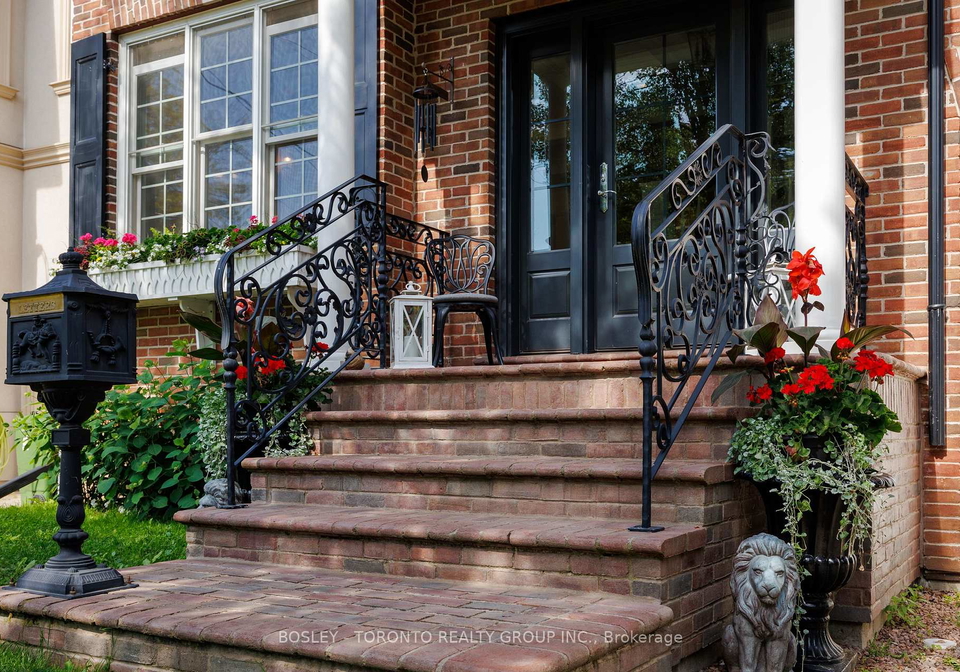 31-red-deer-avenue-scarborough-ontario-e12446902