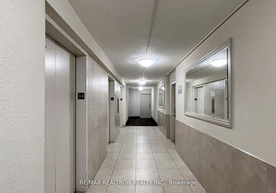 3-massey-square-east-york-ontario-e12447013