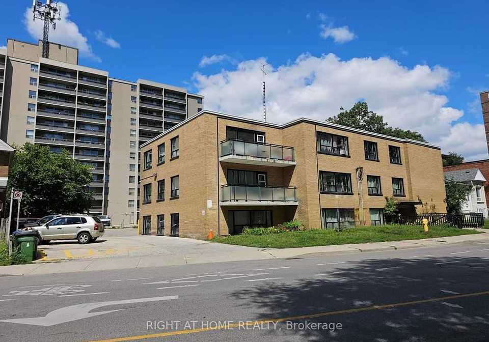 20-cosburn-avenue-east-york-ontario-e12451632