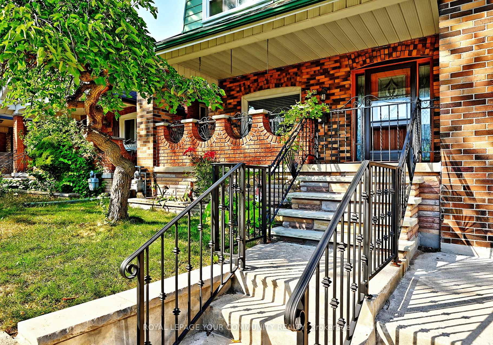 284-wolverleigh-boulevard-east-york-ontario-e12453369
