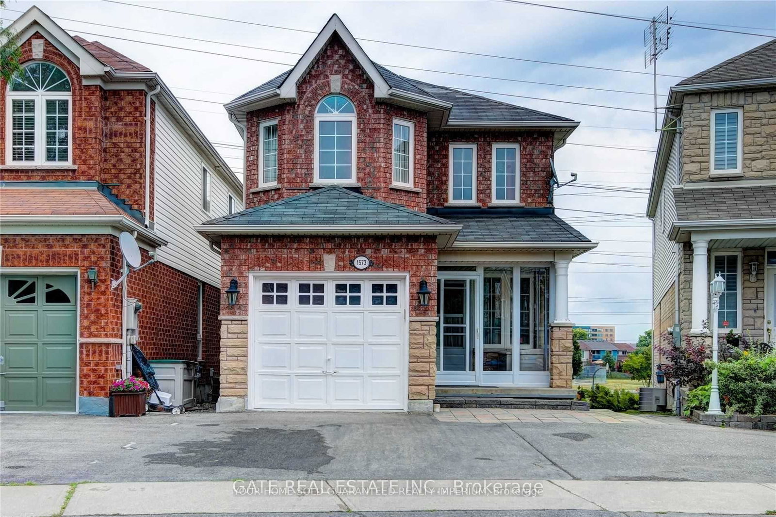 1573-avonmore-square-w-pickering-ontario-e12458646