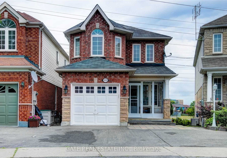 1573-avonmore-square-w-pickering-ontario-e12458646