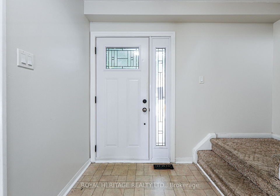 586-creekview-circle-pickering-ontario-e12461012