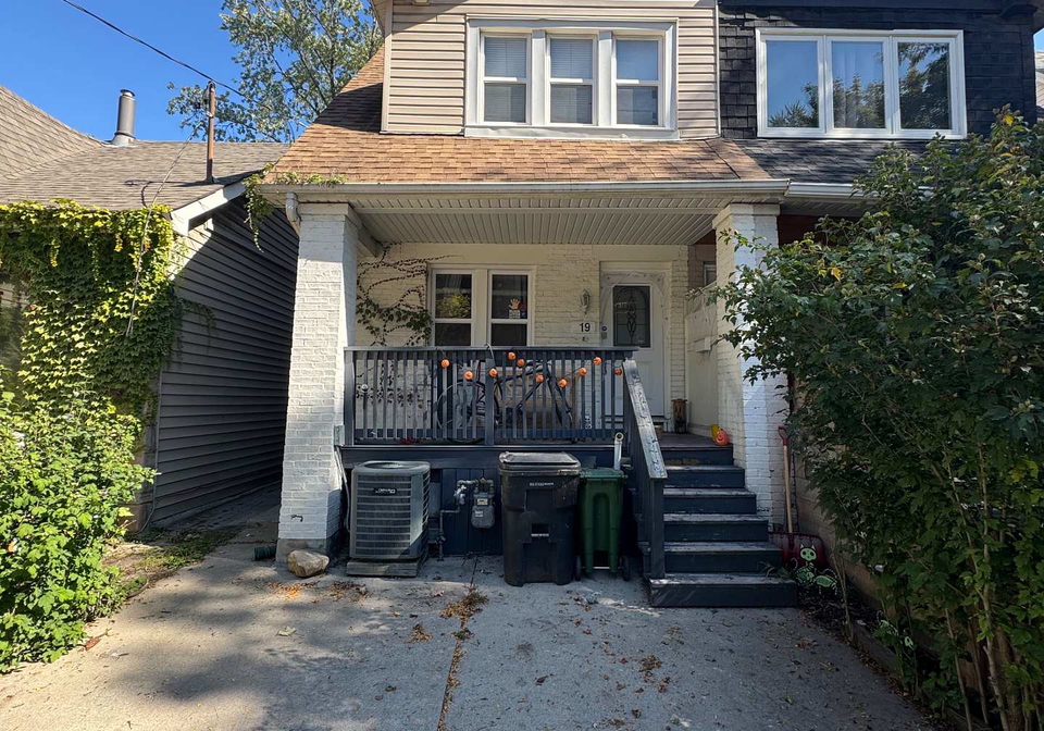 19-lewis-street-toronto-ontario-e12462063