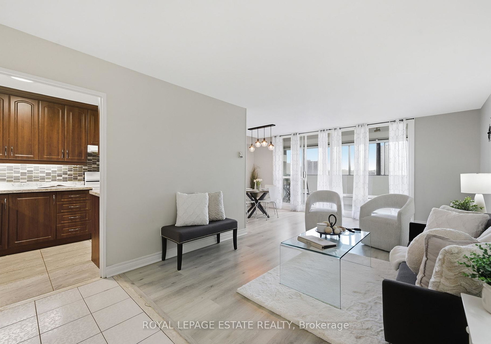 5-massey-square-east-york-ontario-e12463088